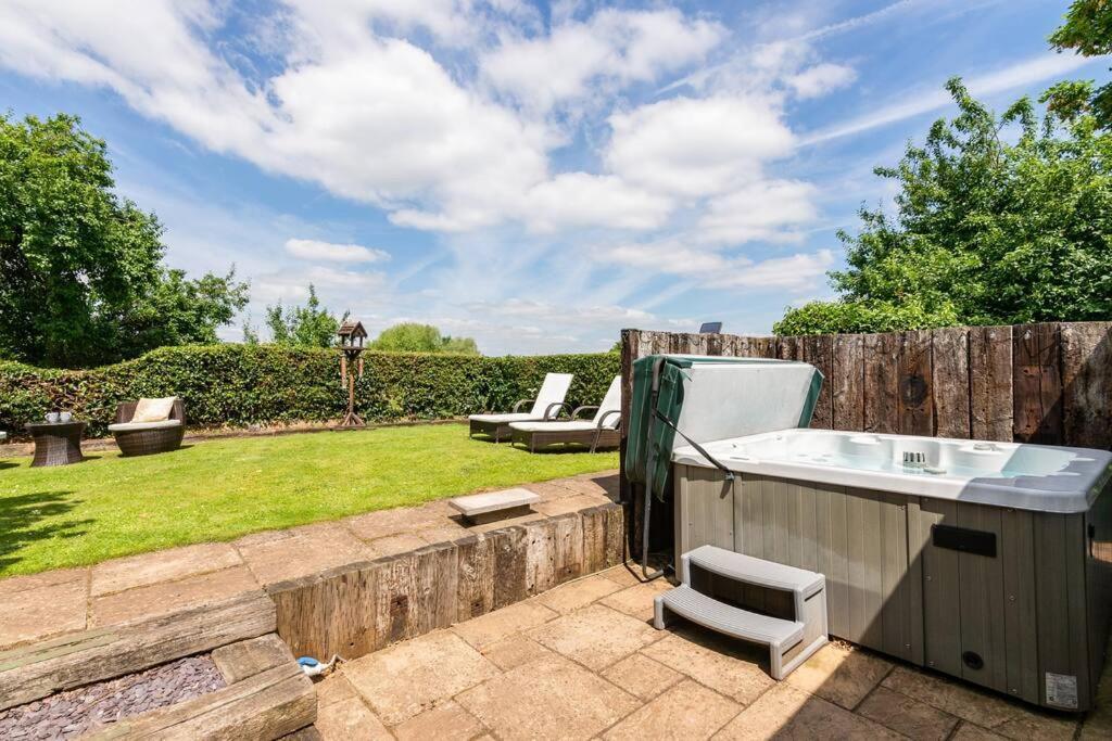 The Summerhouse, Countryside Retreat With Private Hot Tub Bridgnorth Exterior photo