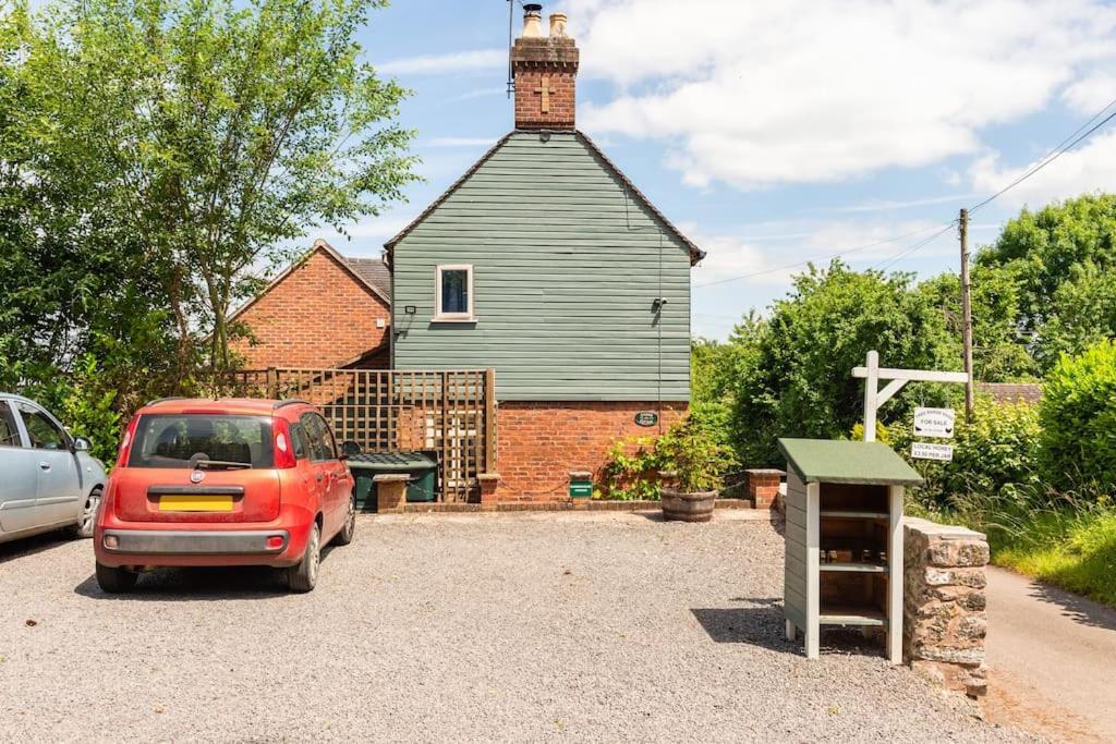 The Summerhouse, Countryside Retreat With Private Hot Tub Bridgnorth Exterior photo